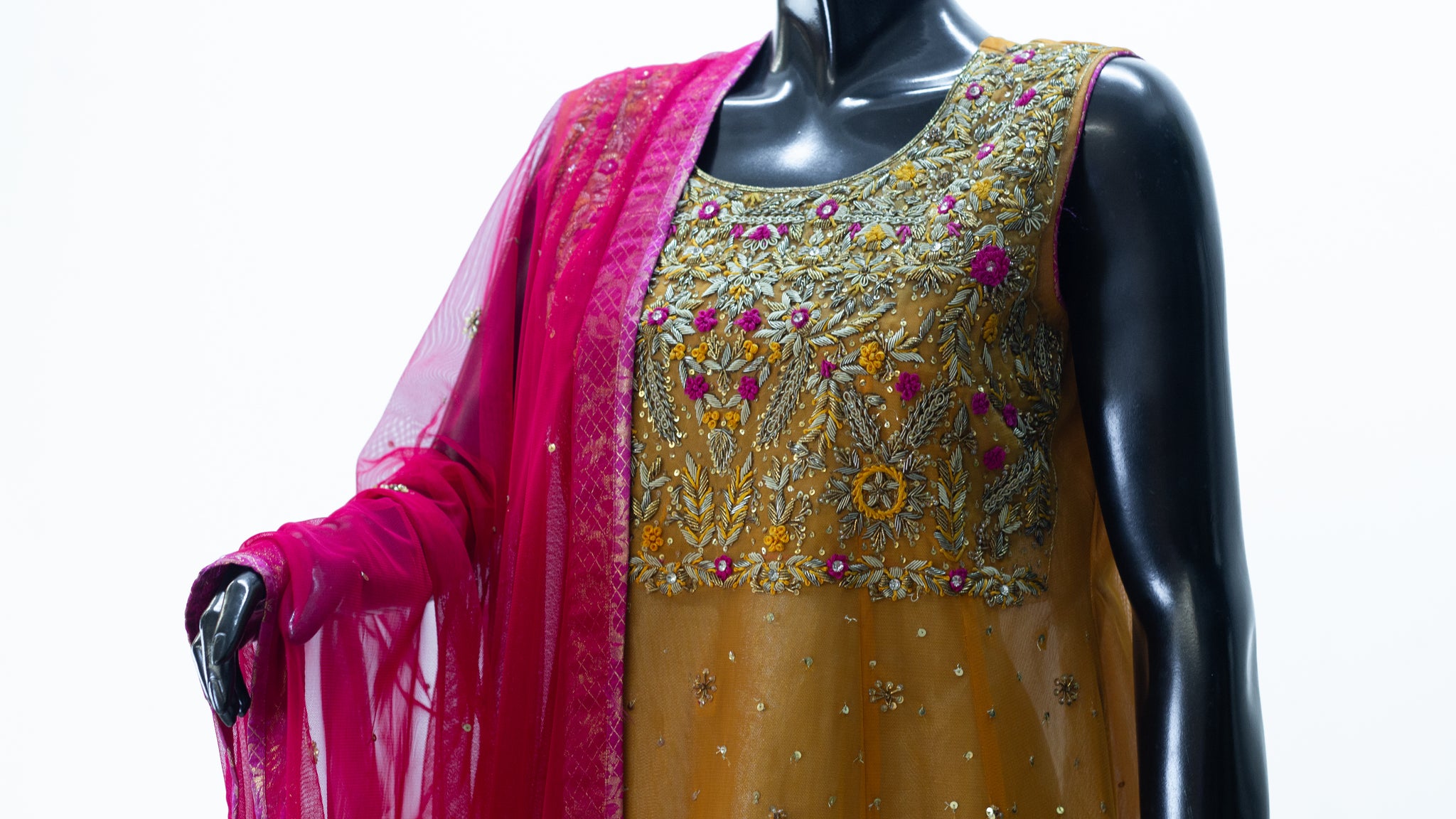 Fanoos | Net Kora & Resham Dupatta