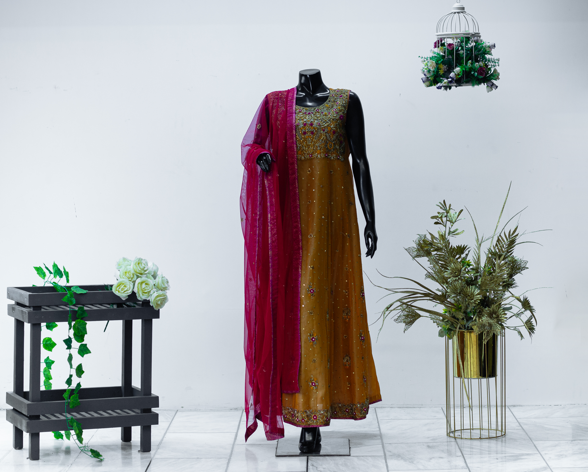 Fanoos | Net Kora & Resham Dupatta