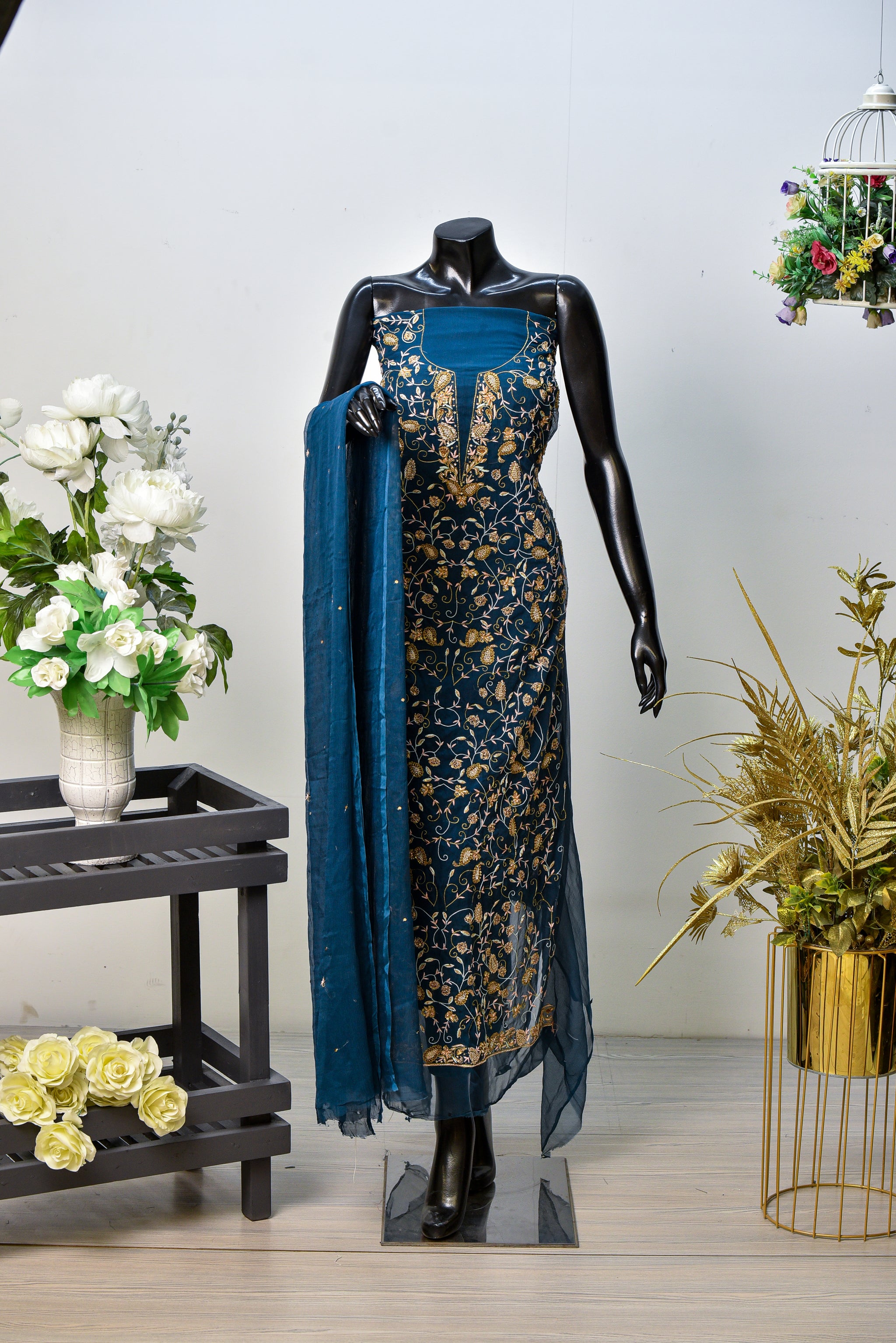 Narm Saaz | Chiffon With Resham Dabka & Chiffon Trouser