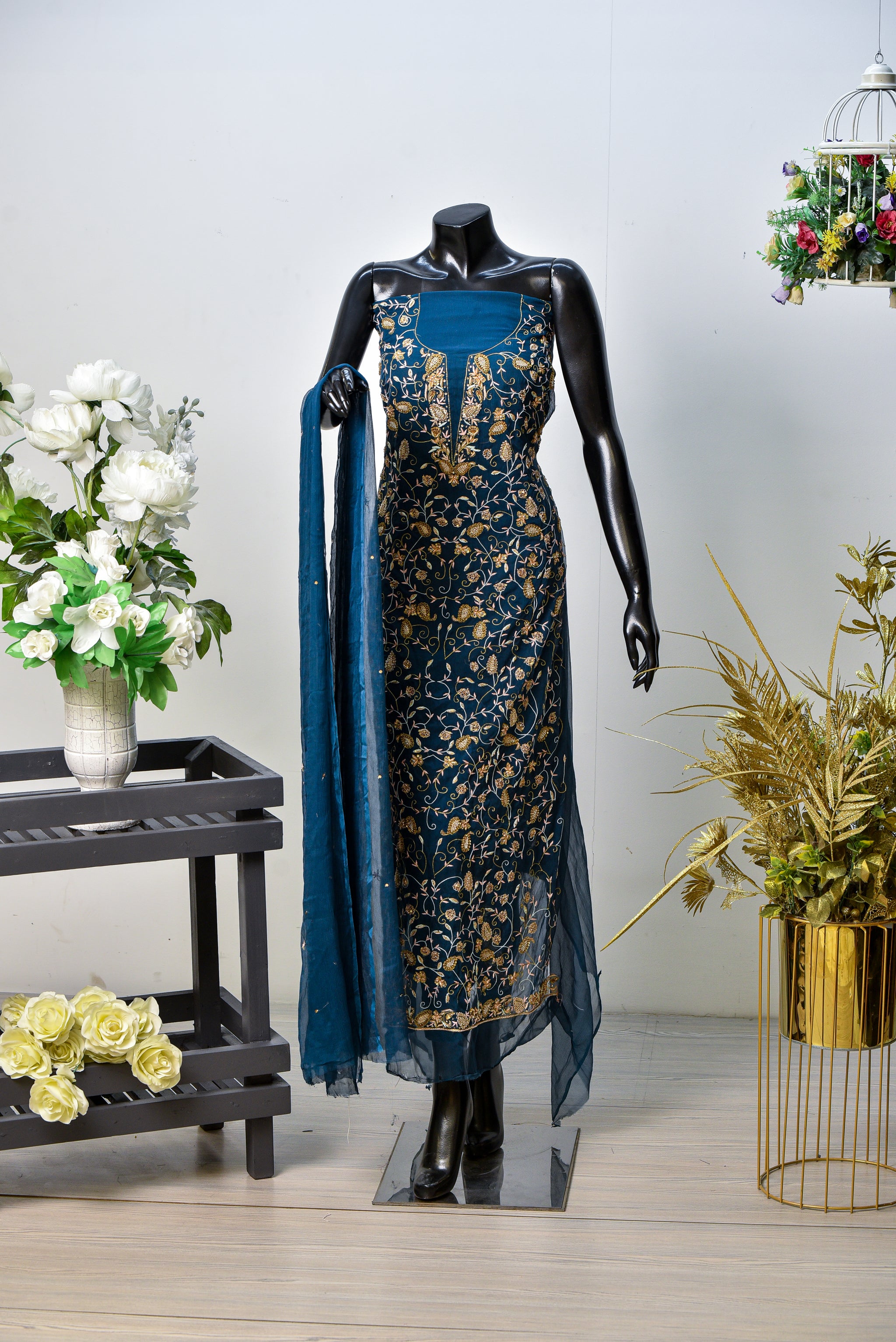 Narm Saaz | Chiffon With Resham Dabka & Chiffon Trouser